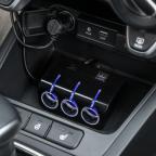 Adapter JWD uticnica za auto 1 na 3 slika 4